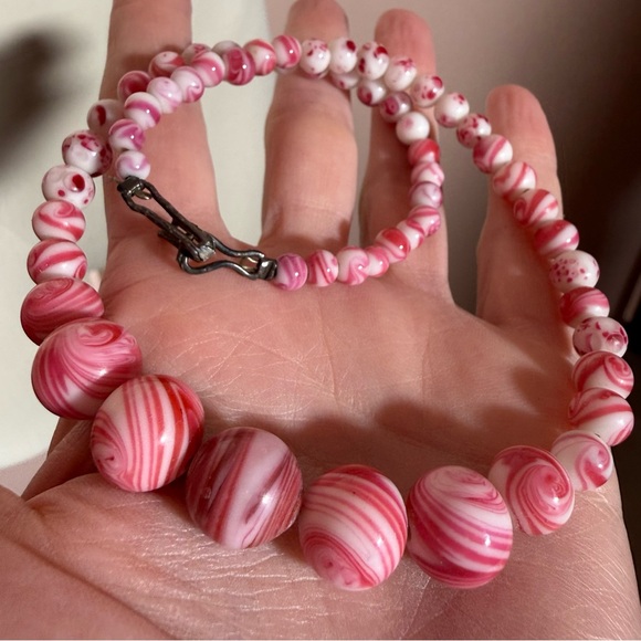 Art deco 1920’ 1940’s Pink White Swirl Polka dot Italian Glass Necklace - Picture 6 of 17